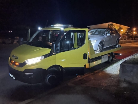 Късно през нощта група варненски туристи аварираха край Габрово. Заради блокиралия скоростен лост на директна предавка се наложи да се използва специализирано оборудване.