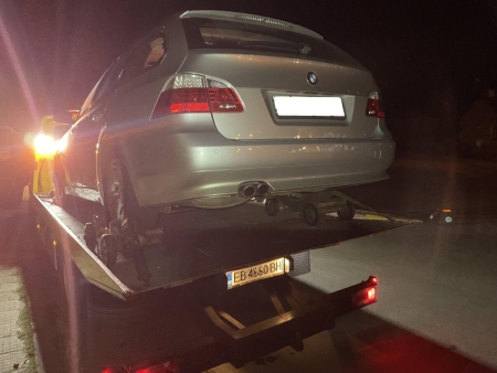 Късно през нощта група варненски туристи аварираха край Габрово. Заради блокиралия скоростен лост на директна предавка се наложи да се използва специализирано оборудване. 