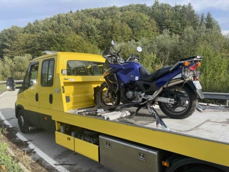 Репатриране на Yamaha Varadero чиито собственик(Румънски гражданин) не познава опасните завои в прохода Шипка и катастрофира. За радост щетите са само материални.