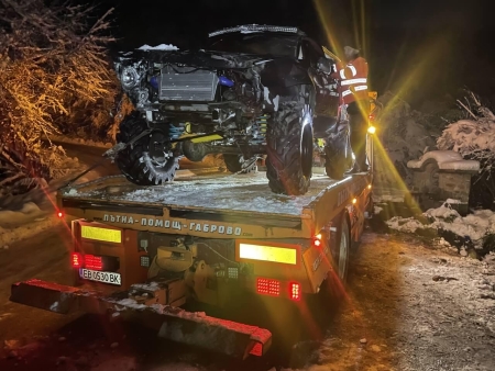 Изваждане от канавка на Nissan Patrol.