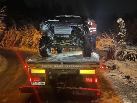 Изваждане от канавка на Nissan Patrol.