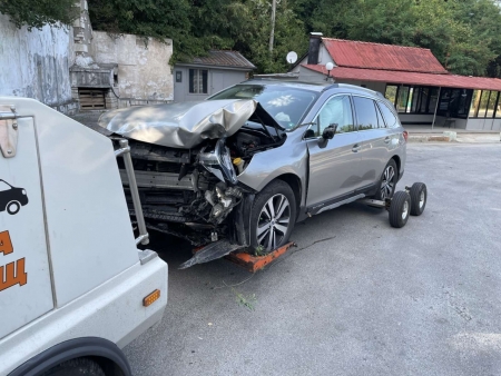 Репатриране на катастрофирало Subaru Outback 4X4 автомат с блокирали колелета. Използване на специализирано оборудване - Speed Dolly за бързо и безпроблемно товарене, транспортиране и разтоварване.